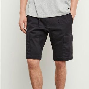 Men’s black cargo shorts